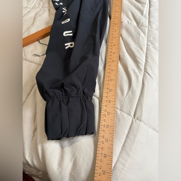 Under Armour women’s woven branded black jogger size medium - Picture 9 of 12